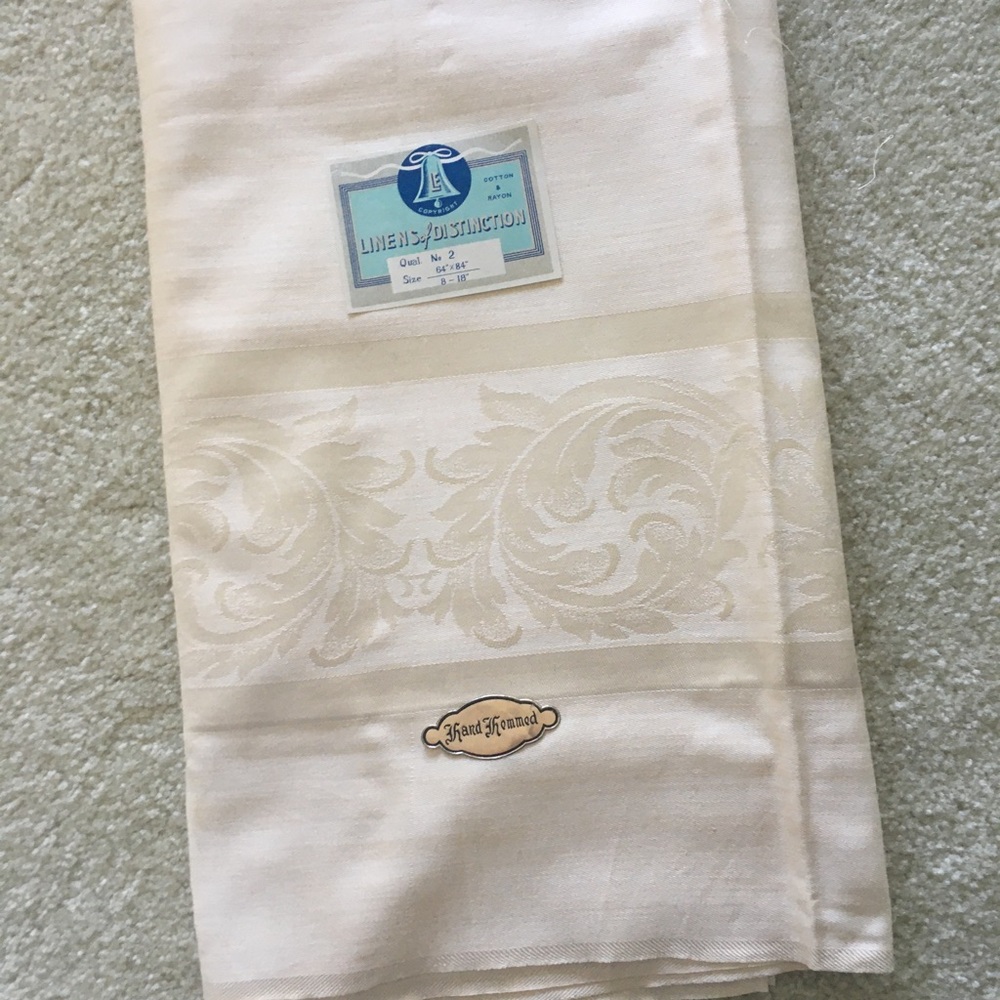 Tablecloth and Six Napkins—- never used has tags—